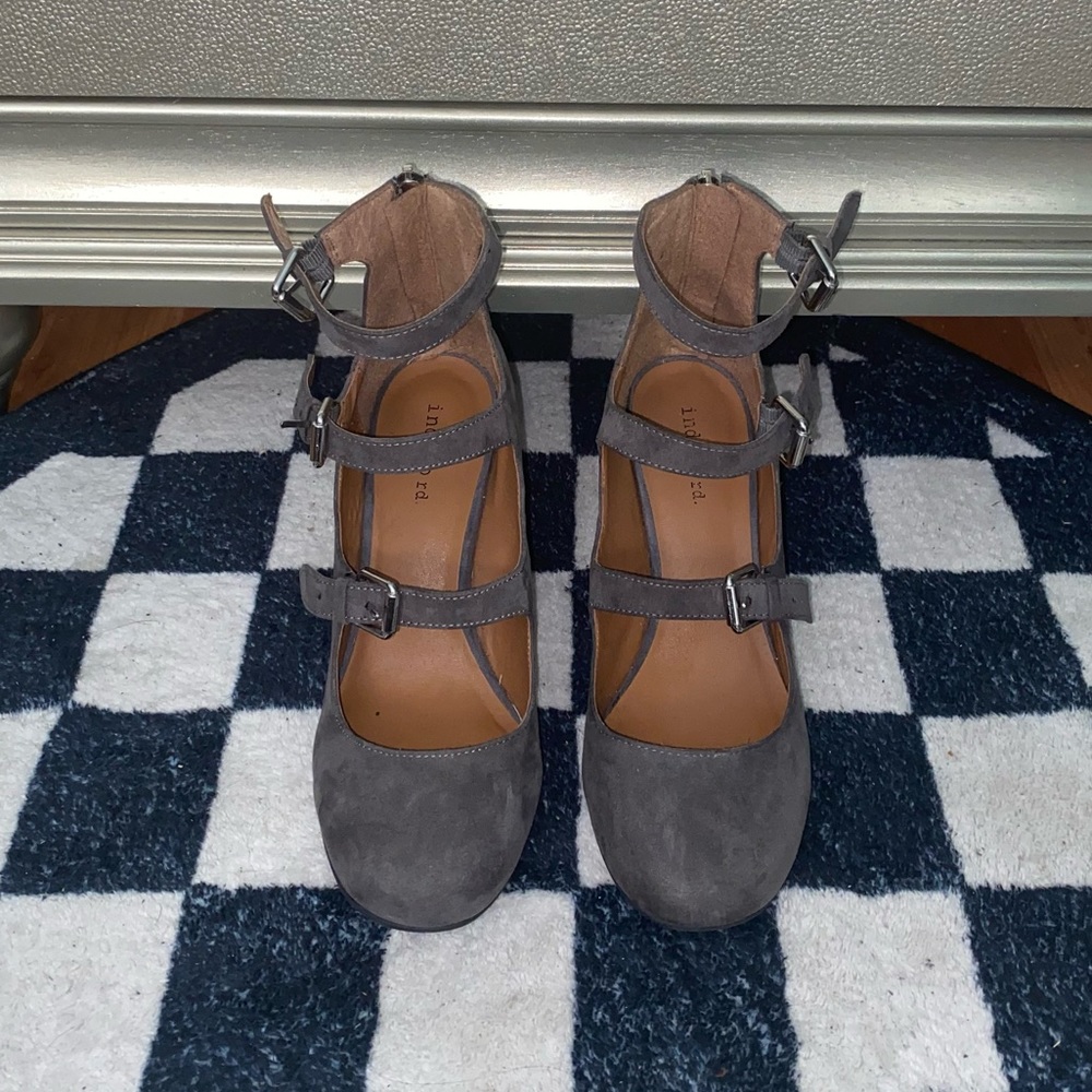 Gray heels